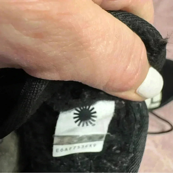 UGG Kid’s Neumel Chopd Classic Lace Up Suede Boot in Black - Big Kids 4 - Picture 15 of 16